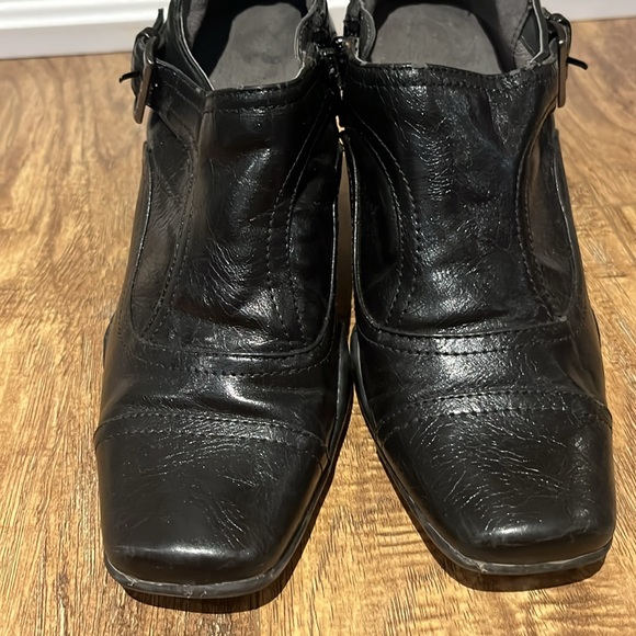 Aerolsoles low cut black zippered heeled ankle booties - Picture 6 of 13